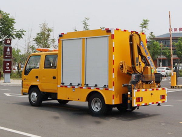 五十鈴帶吊救險(xiǎn)車(chē)