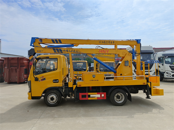 東風(fēng)13.5米藍(lán)牌高空作業(yè)車(chē)