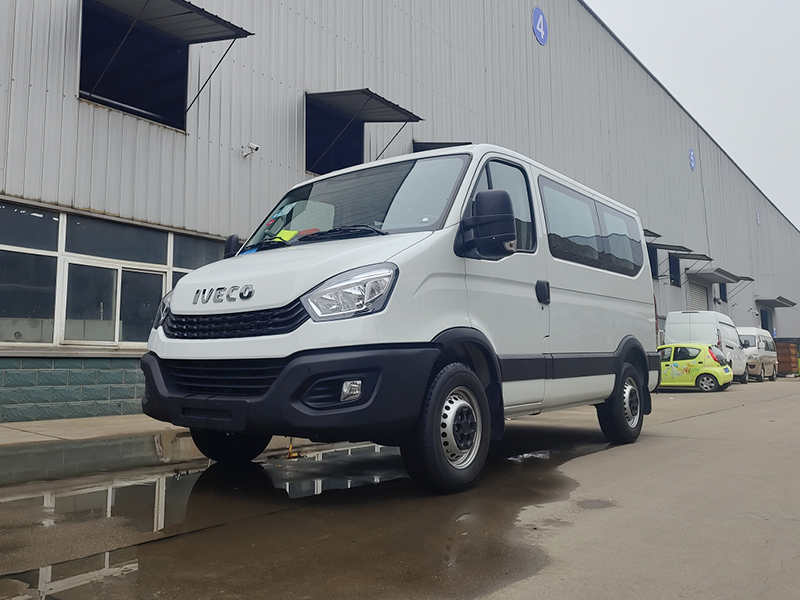 依維柯歐勝(低頂)殯儀車 - 白色