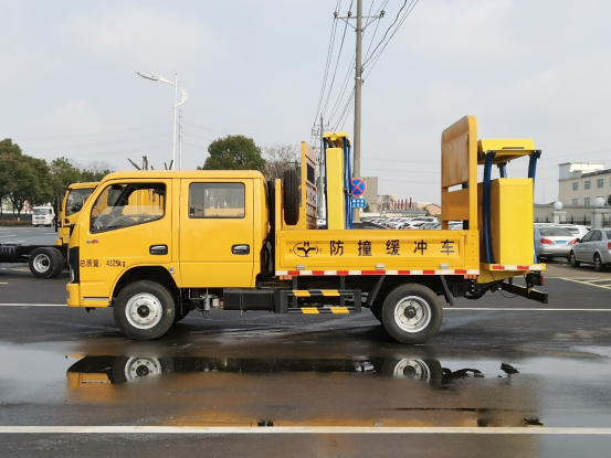 東風(fēng)D6防撞緩沖車