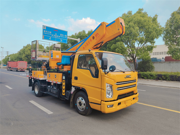國(guó)六 江鈴寬體30米高空作業(yè)車(chē)