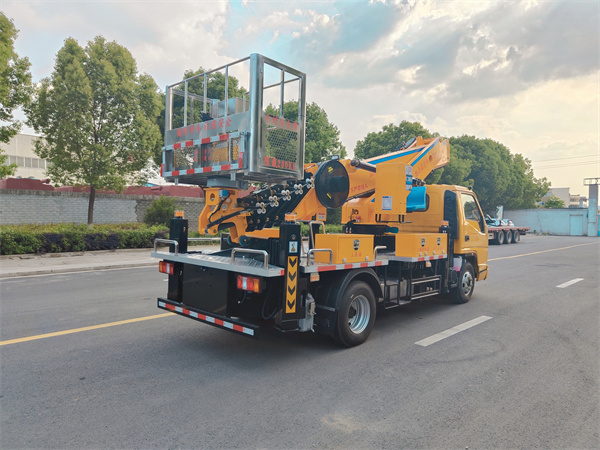 國(guó)六 江鈴寬體30米高空作業(yè)車(chē)