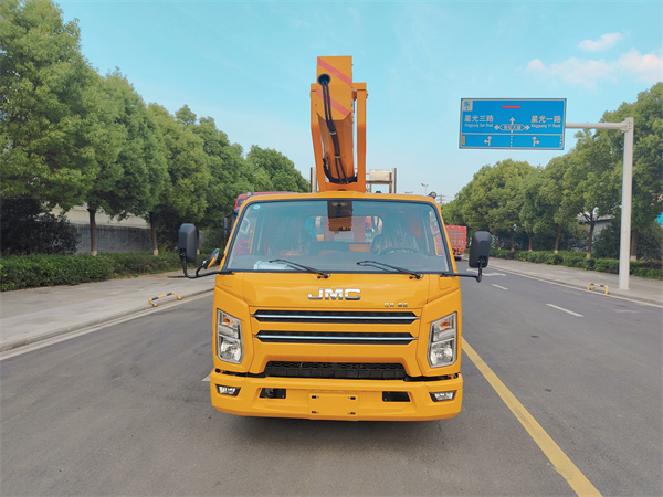 國(guó)六 江鈴寬體30米高空作業(yè)車(chē)