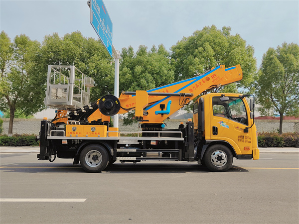 國六 大運(yùn)28米高 空 作 業(yè) 車