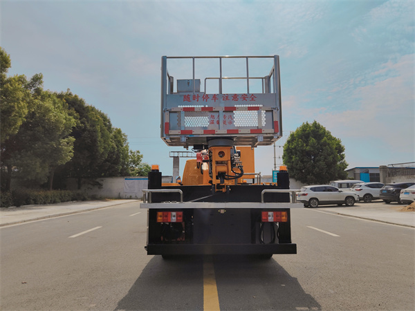 藍(lán)牌 國(guó)六 江鈴28米高 空 作 業(yè) 車