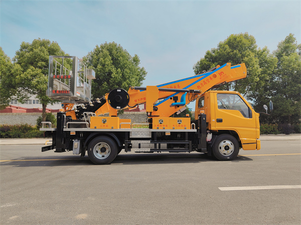 藍(lán)牌 國(guó)六 江鈴28米高 空 作 業(yè) 車